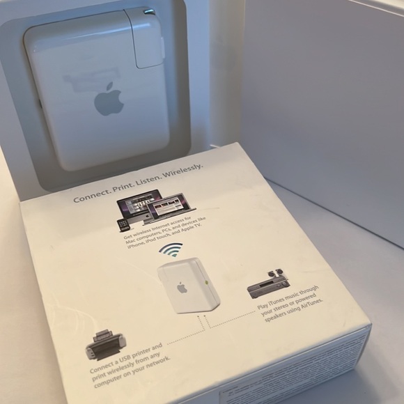 Apple AirPort Express Wireless Router 802.11n   1st Generation - Picture 8 of 9